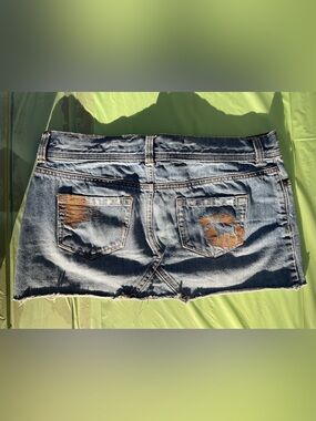 AMBERCROMBIE AND FITCH MINI SKIRT WITH EMBROILED MOOSE 🫎 POCKET SIZE 00 OR 16 k